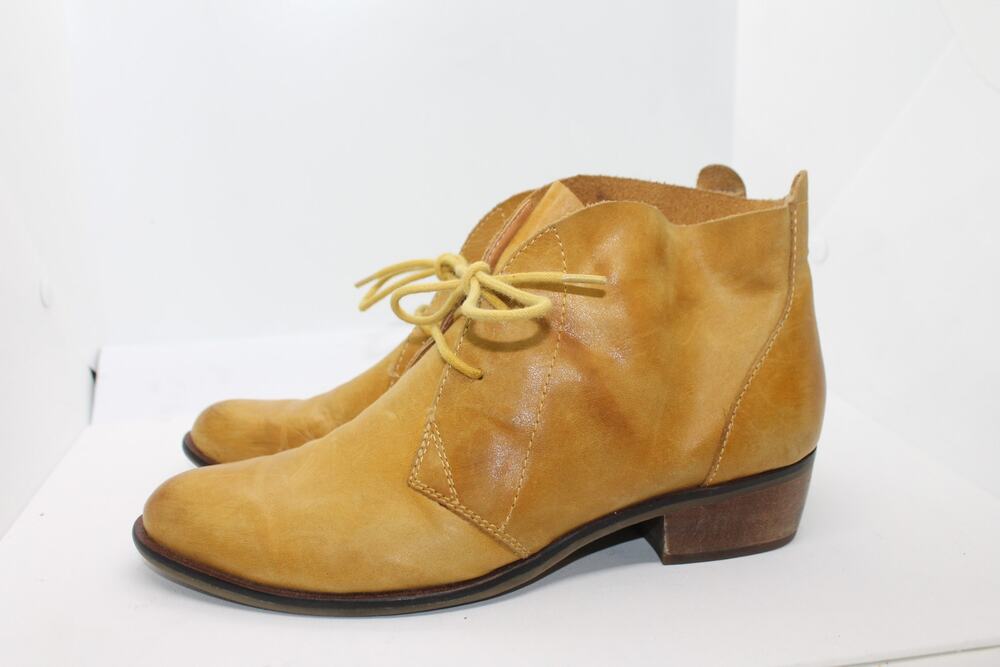 Latigo Mustard Brown Isaac Chukka Boots sz 7M